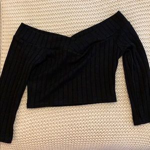 Black off the shoulder long sleeve crop top
